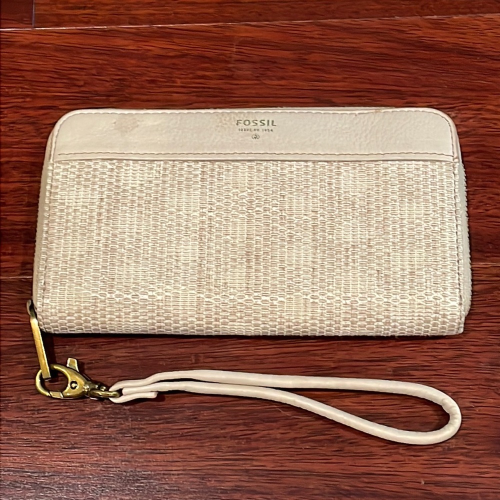 Fossil Cream Wristlet Purse